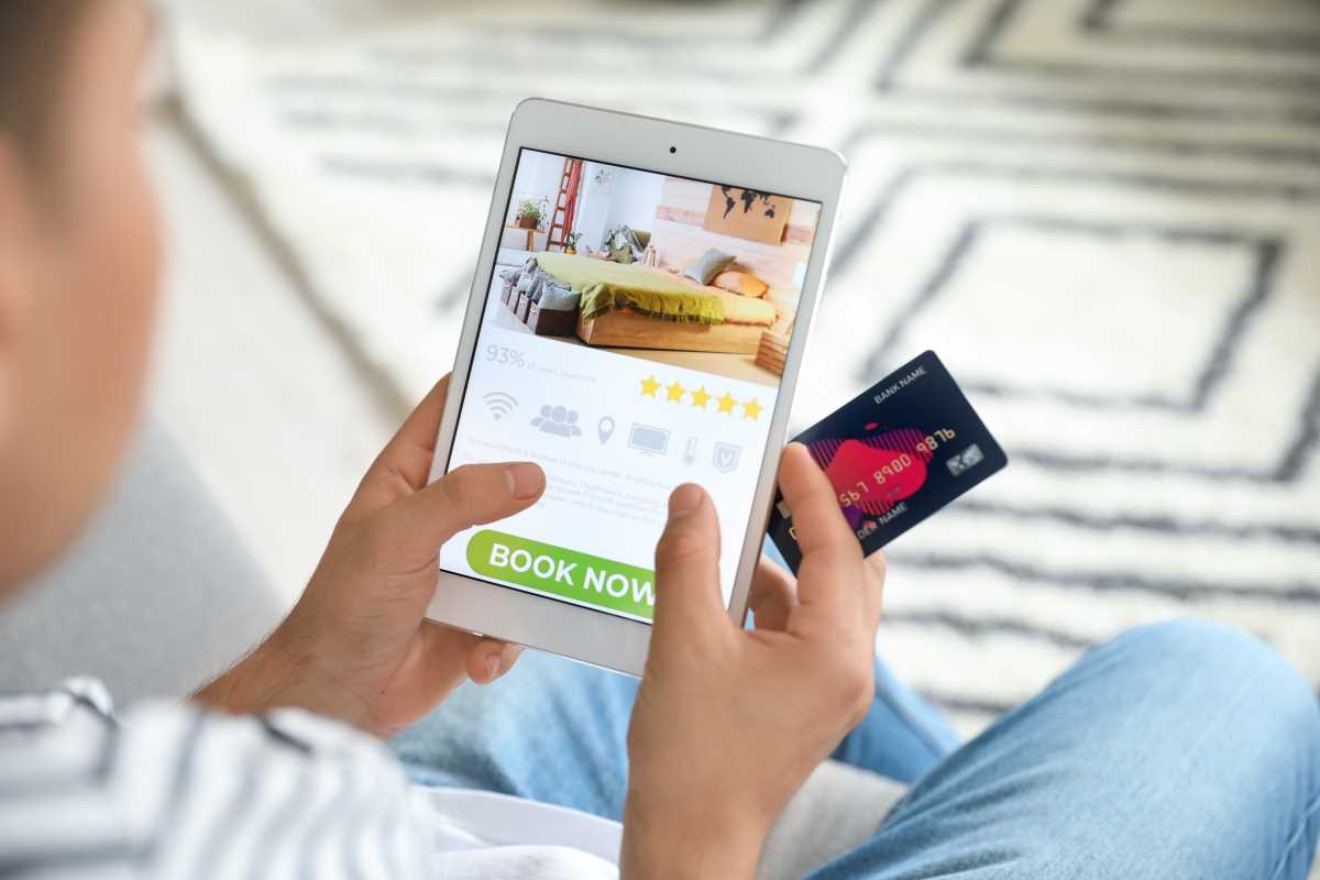 How to Avoid Hidden Fees When Booking Flights and Hotels