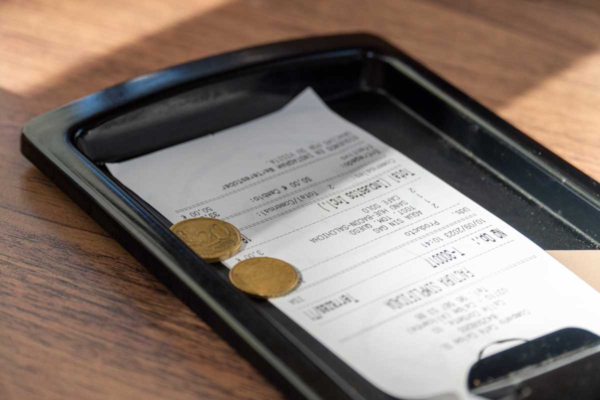 Your Traveler’s Guide to Tipping Around the World